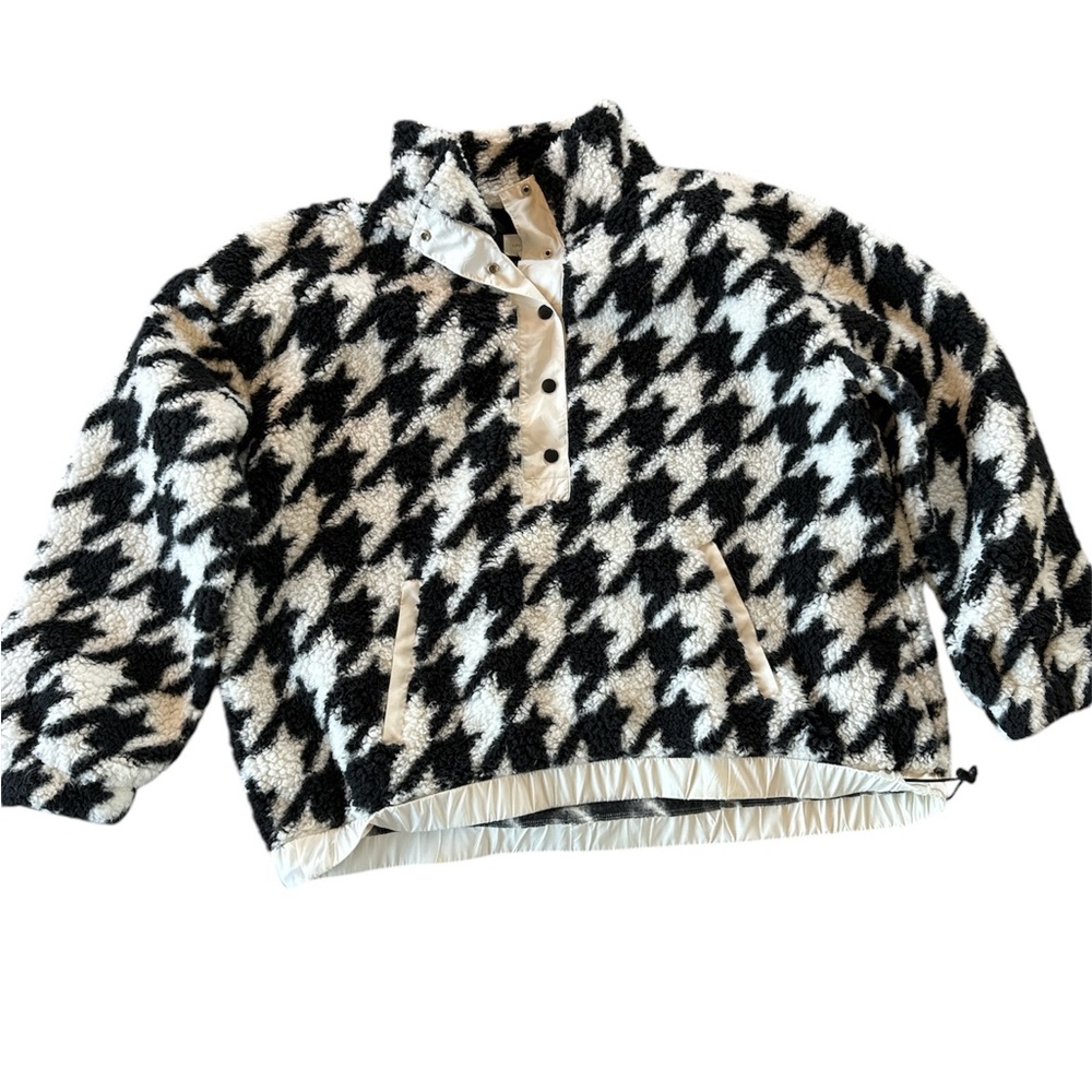 Houndstooth pullover fleece